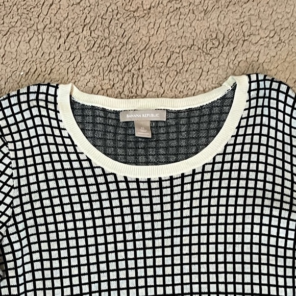 🖤Banana Republic Checkered Peplum Sweater🖤 - Picture 4 of 7
